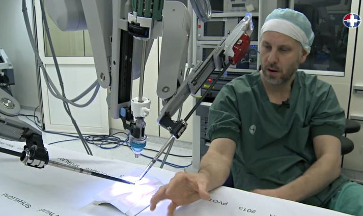 Rafn Hilmarsson útskýrir hvernig aðgerðaþjarkurinn virkar.