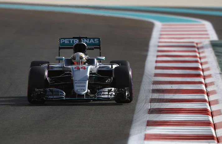 Lewis Hamilton var þriðjung úr sekúndu á undan Nico Rosberg í dag.