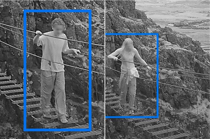 Þessir ungu menn fóru upp í Fálkaklett um miðja nótt og gengu þar um án nokkurs öryggisbúnaðar. Klettastígurinn Fálkaklettur í Esju er svokallað via ferrata, þar sem klifrarar eiga að vera festir í vír.