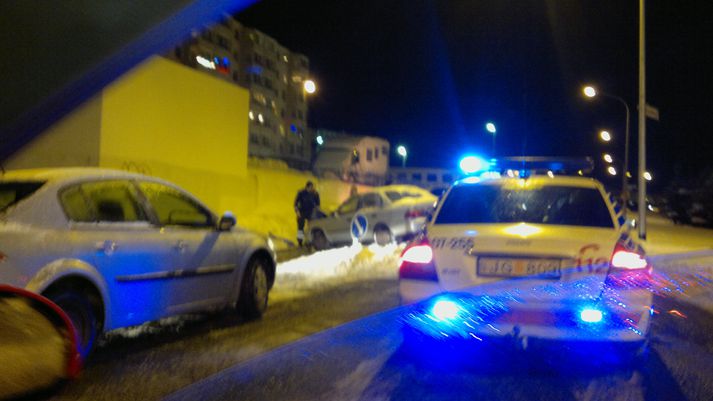 Svo virðist sem Corollan hafi farið á öfugan vegarhelming.