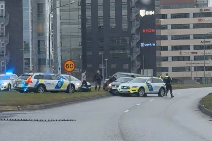 Ökumaðurinn ók Volkswagen polo á miklum hraða á móti umferð.