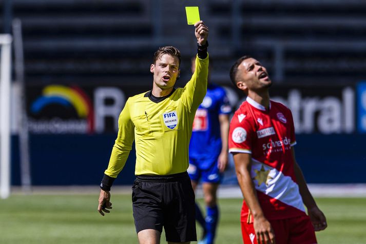 Urs Schnyder er FIFA dómari og er líka í frábæru formi. Hann er líka frár á fæti.