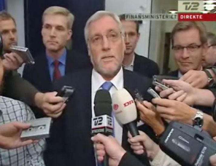 Thor Pedersen fjármálaráðherra tilkynnir um samkomulagið á sjónvarpsstöðinni TV2
