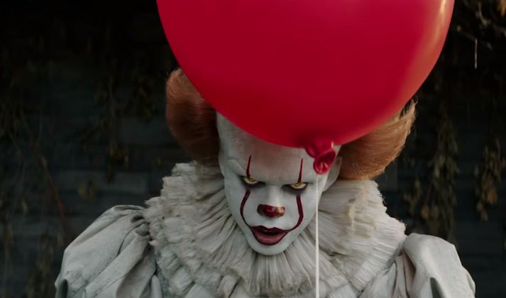 Bill Skarsgård í hlutverki trúðsins í hrollvekjunni It.