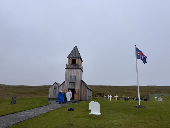 Biskup Íslands vígði kirkjuna í dag.