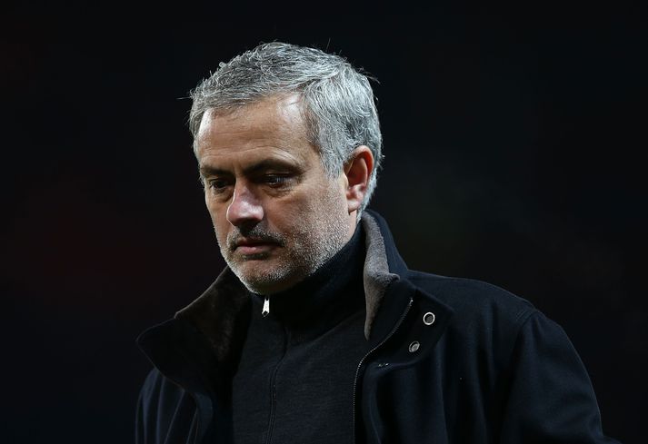 Mourinho svekktur á hliðarlínunni í kvöld.