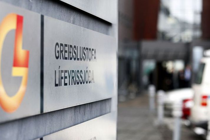 Í fjármálaráðuneytinu er unnið að breytingum á fjárfestingarkafla laga um lífeyrissjóði, en fjármálakreppan og fall hlutabréfamarkaða hefur gjörbreytt starfsumhverfi sjóðanna í þeim efnum. 