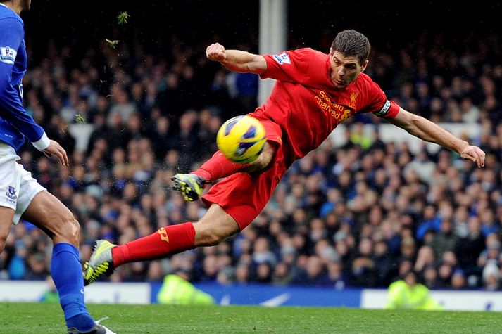 Steven Gerrard í leiknum á móti Everton á sunnudaginn.