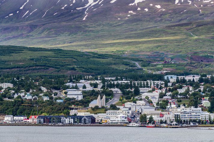 Árásin átti sér stað á heimili hins dæmda á Akureyri í september á síðasta ári.