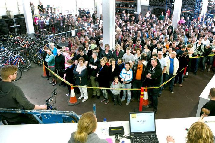 Barnahjólin seldust frá þúsund krónum og upp í fimmtán þúsund en fullorðinshjólin seldust á bilinu sex þúsund og upp í sextíu þúsund, samkvæmt upplýsingum frá lögreglu.