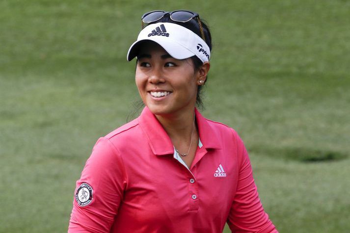 Danielle Kang fann sér eitthvað að gera á JFK-flugvellinum á meðan hún beið eftir næsta flugi.