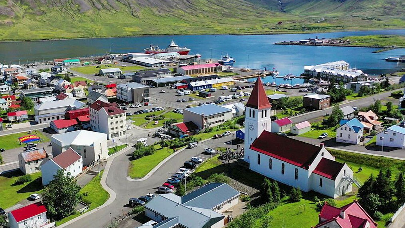 Tólf sagt upp á Siglu­firði
