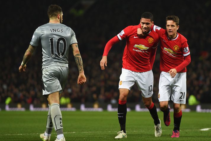 Chris Smalling fagnar í kvöld.