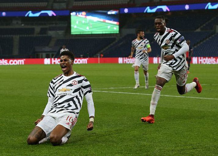 Rashford og Wan Bissaka fagna sigurmarkinu.