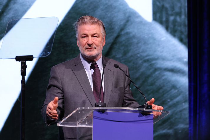 Alec Baldwin hélt því fram að hann hafi ekki tekið í gikkinn og að um slys hafi verið að ræða. 