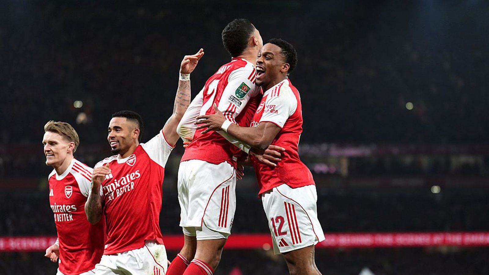 Arsenal í undanúr­slit eftir vító