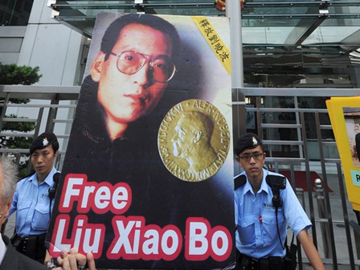 Alþingi tekur undir með þeim fjölmörgu sem skora á kínversk stjórnvöld að láta friðarverðlaunahafann lausan. Mynd/ afp.