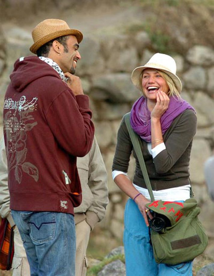 Cameron Diaz með töskuna sína í Perú