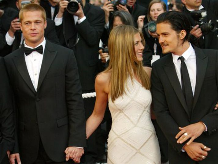 Aniston og Bloom sýndu hvort öðru líka mikinn áhuga á frumsýningu Troy í maí 2004. Ofurhönkið Brad Pitt virtist hálf útundan