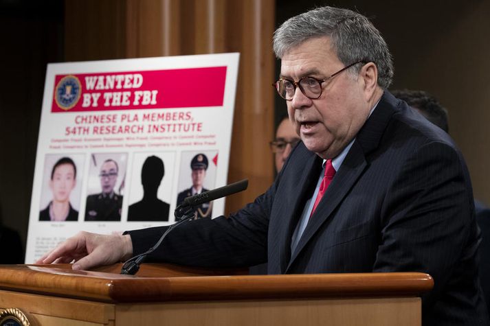 William Barr, dómsmálaráðherra Bandaríkjanna, tilkynnti um ákærurnar á blaðamannafundi í dag.