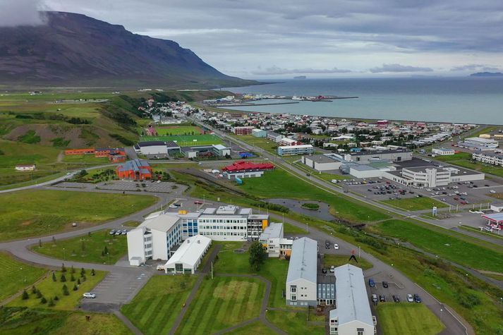 Sauðárkrókur í Skagafirði. Ætli jörðin verði hvít í fyrramálið eða græn?