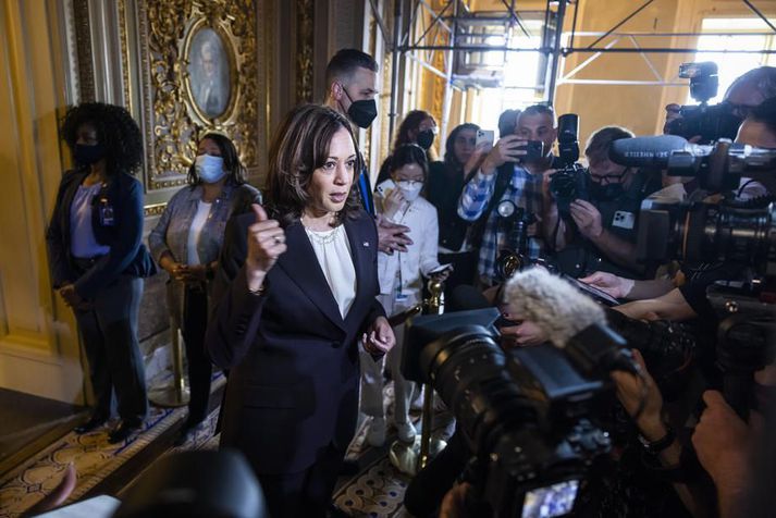 Kamala Harris, varaforseti Bandaríkjanna, ræddi við fréttamenn eftir að öldungadeildin felldi frumvarpið í gær.