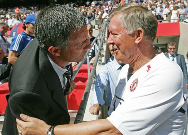 Ferguson og Mourinho ræða saman fyrir leik United og Chelsea um Samfélagsskjöldinn í sumar.