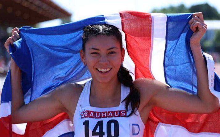 Eir Chang Hlésdóttir fagnaði Norðurlandameistaratitlinum með íslenska fánann.