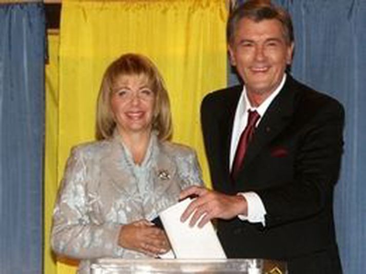 Yushchenko forseti kaus ásamt konu sinni í gær.
