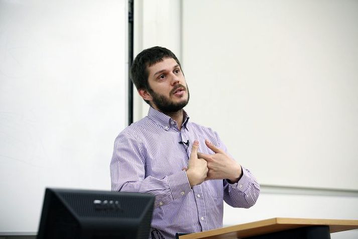 Spænski fræðimaðurinn Jordi Vaquer i Fanes hélt fyrirlestur í Háskóla Íslands þar sem hann sagði ESB þurfa að endurskoða stefnu sína gagnvart arabaríkjum.
