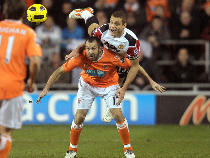 Nemanja Vidic fórnar sér í alla bolta.