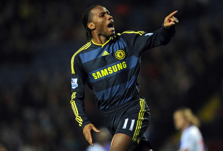 Drogba fagnar marki sínu í leiknum en hann fagnaði ekki í leikslok.