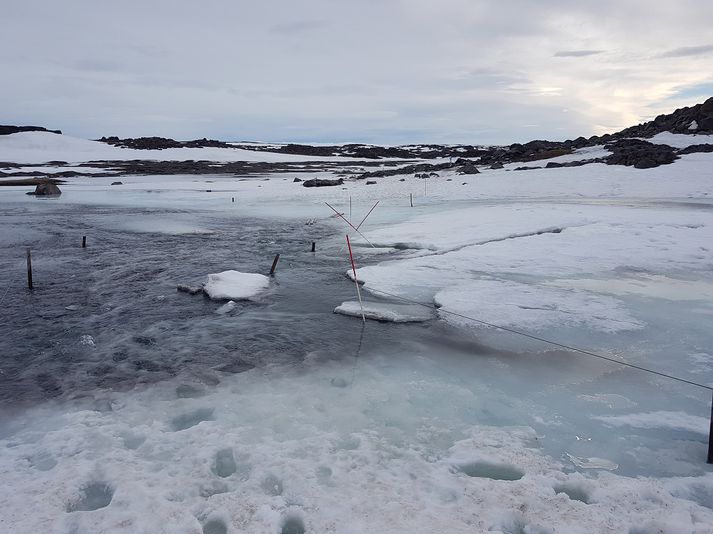 Svona voru aðstæður við Dettifoss í morgun. Bæst hefur í vatnsflauminn eftir því sem liðið hefur á daginn.