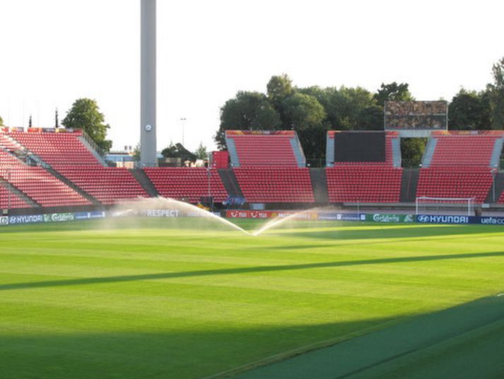 Hér sést völlurinn í Tampere í dag en ekkert má æfa á honum fram að fyrsta leik.