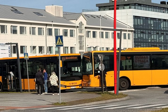 Við gatnamót neðarlega í Borgartúni.
