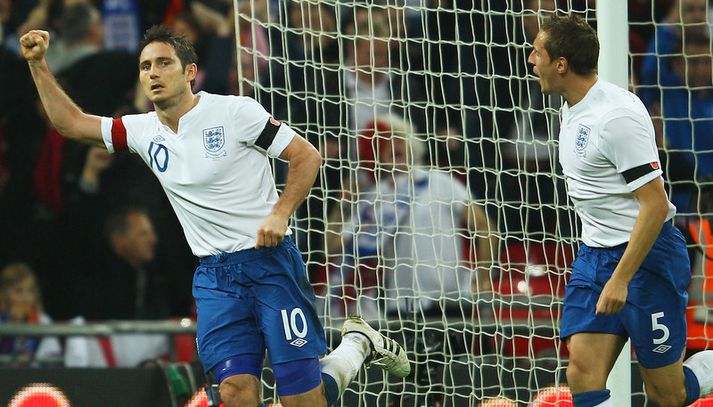 Jagielka, til hægri, fagnar marki Frank Lampard í leiknum gegn Spáni um helgina.