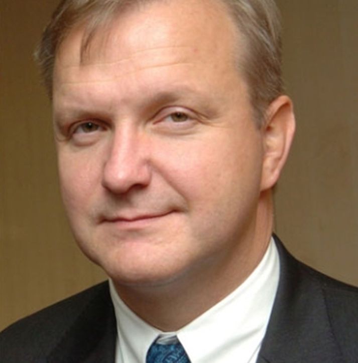Olli Rehn, stækkunarstjóri Evrópusambandsins, kemur til landsins síðdegis, og mun eiga fundi með forsætis-, utanríkis- og fjármálaráðherra.