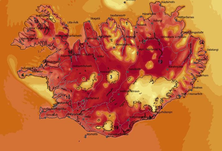 Hlýjast verður í innsveitum norðanlands á morgun, en sunnanlands á miðvikudag.