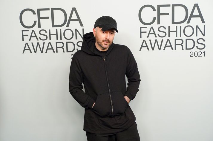 Demna Gvasalia ætlaði að hætta við sýninguna en vildi ekki leyfa illskunni að vinna.