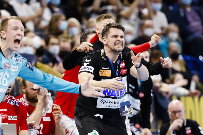 Arnór Atlason er að stimpla sig vel inn sem þjálfari í danska handboltanum.