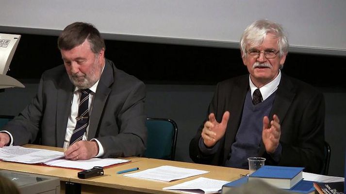 Kristinn og Gunnar afhentu sænska kónginum sett af Íslendingasögunum og komu fram hjá Samfundet Sverige Island í Stokkhólmi.