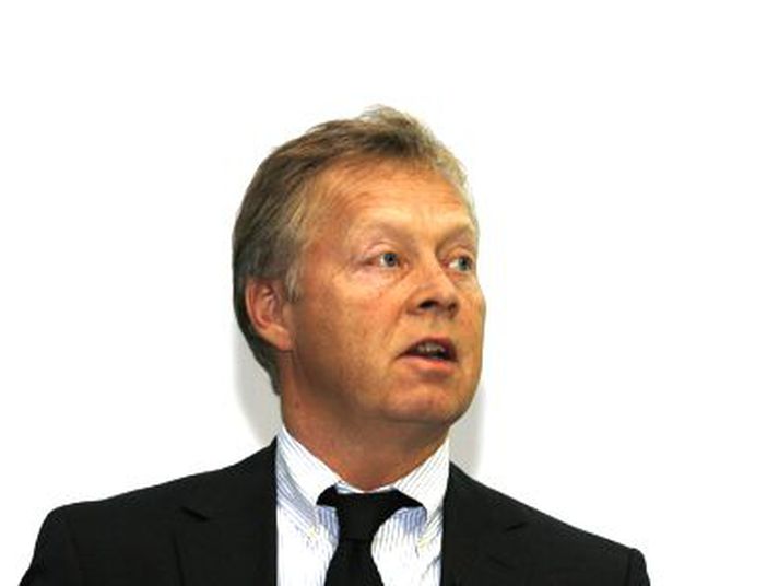 Yngvi Örn Kristinsson fyrrverandi framkvæmdarstjóri verðbréfasviðs bankans fer fram á rúmar 229 milljónir króna.