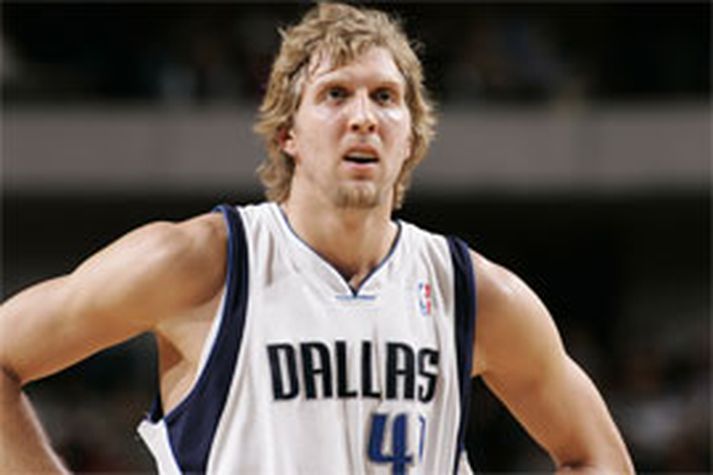 Dirk Nowitzki var frábær í nótt og skoraði 50 stig og hirti 12 fráköst