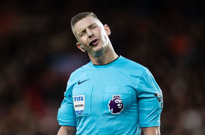 Rob Jones var ekki vinsæll hjá Brentford-mönnum á laugardaginn.