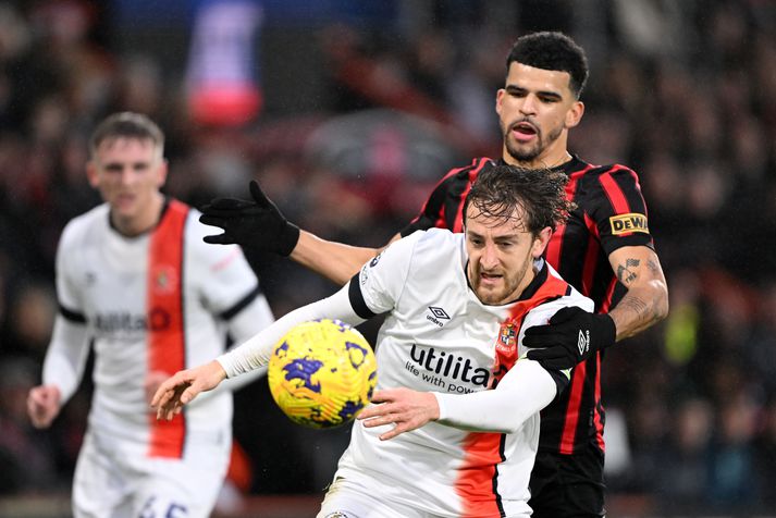 Tom Lockyer í leiknum gegn Bournemouth þar sem hann hneig niður.