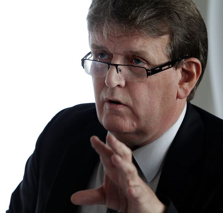 Velferðarráðherra ætlar nú að kalla eftir upplýsingum frá Landlækni varðandi sjálfsvíg og láta skoða þær innan ráðuneytisins.Fréttablaðið/GVA