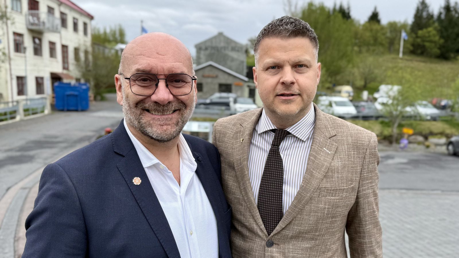 Hand­sala sam­starfið og gera Hilmar að bæjar­stjóra