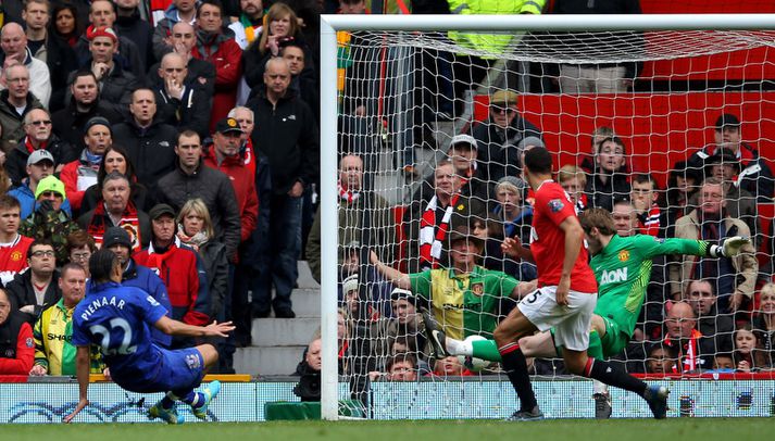 Jöfnunarmark Pienaar í 4-4 jafntefli Everton á Old Trafford setti heldur betur strik í titilvörn Manchester United á síðustu leiktíð.