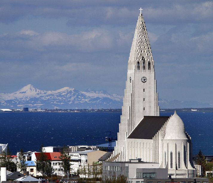 Hallgrímskirkja er ein glæsilegasta bygging borgarinnar og þótt víðar væri leitað.