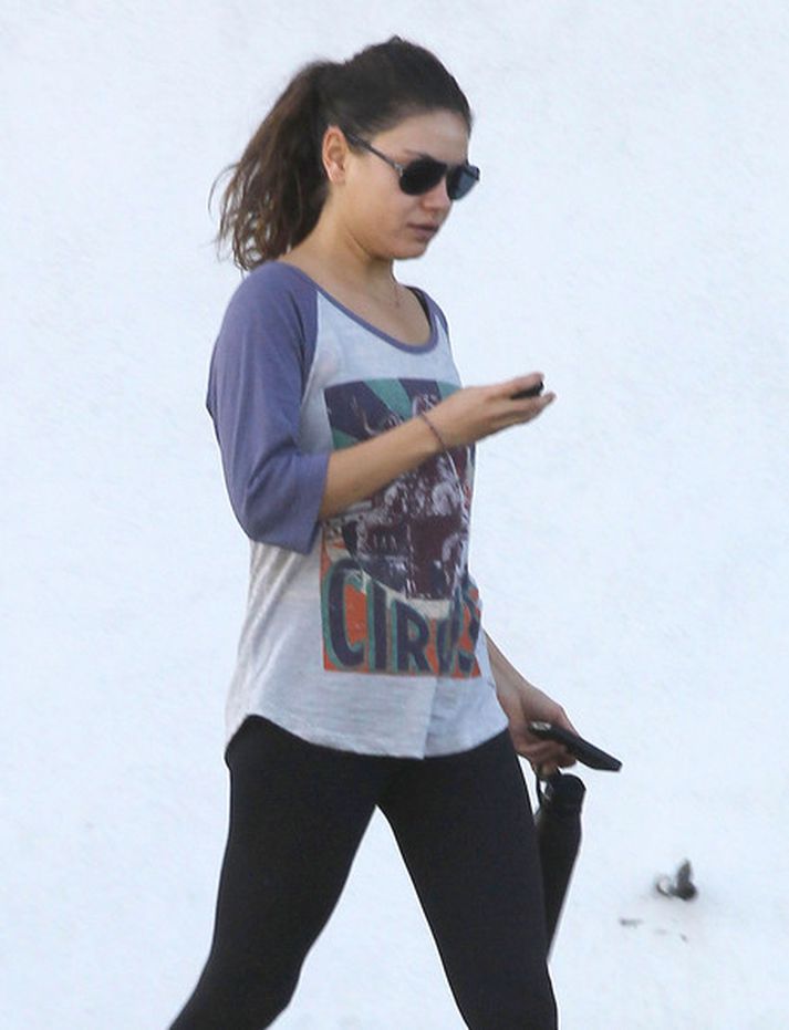 Mila Kunis stundar reglulega jóga.